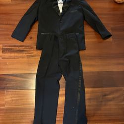 Tuxedo kids size 7 