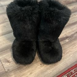 boots with tha fur