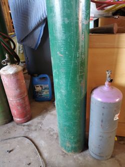Oxygen and Accetylen 100 for the pair