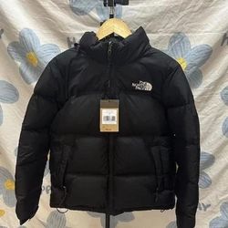 The North Face 1996 Retro Nuptse 700 Fill Packable Jacket
Recycled TNF Black