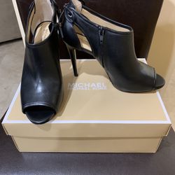 Michael Kors Jennings Leather Booties Size 8