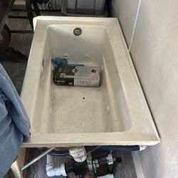 Jacuzzi Tub With Jets And Accessories Brand New 