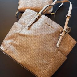 MICHAEL KORS METALLIC ROSE GOLD SIGNATURE TOTE BAG AND WALLET