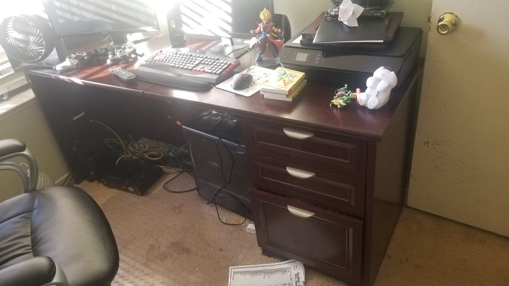 Brown computer desk