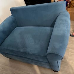 Blue loveseat -pull out sleeper