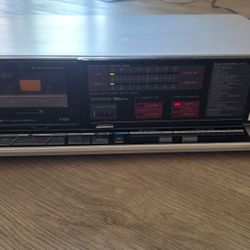 Vintage AIWA Stereo Cassette Deck F330 was tested only as in the photo, as is, when the play button is turned on, it starts playing and after 5 second