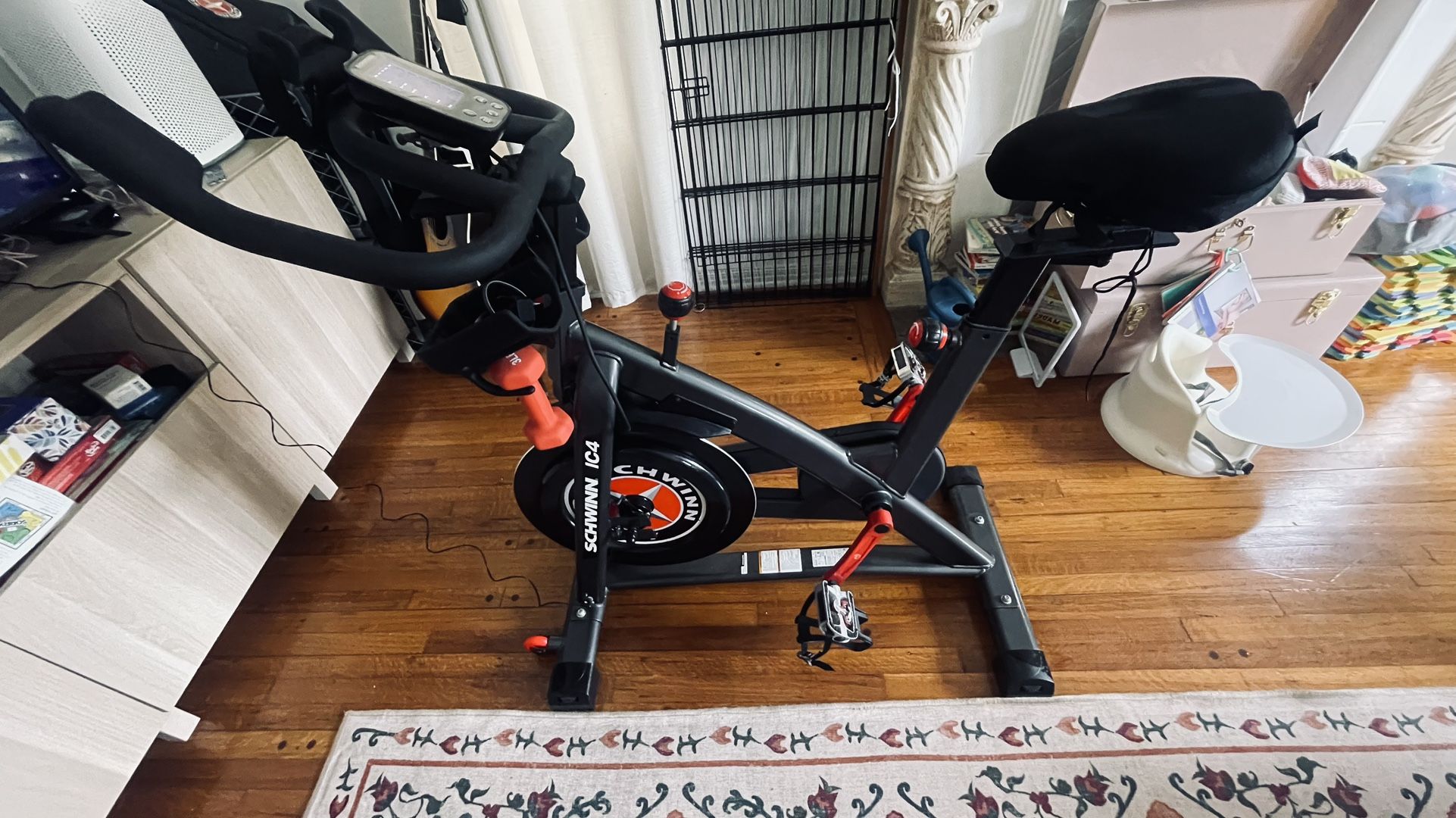 Schwinn IC4 Indoor Cycling Bike + Padded Seat Cushion