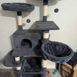 Cat Tower In Good Condition 
