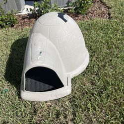 Petmate Indigo Igloo-Style Dog House (Large)