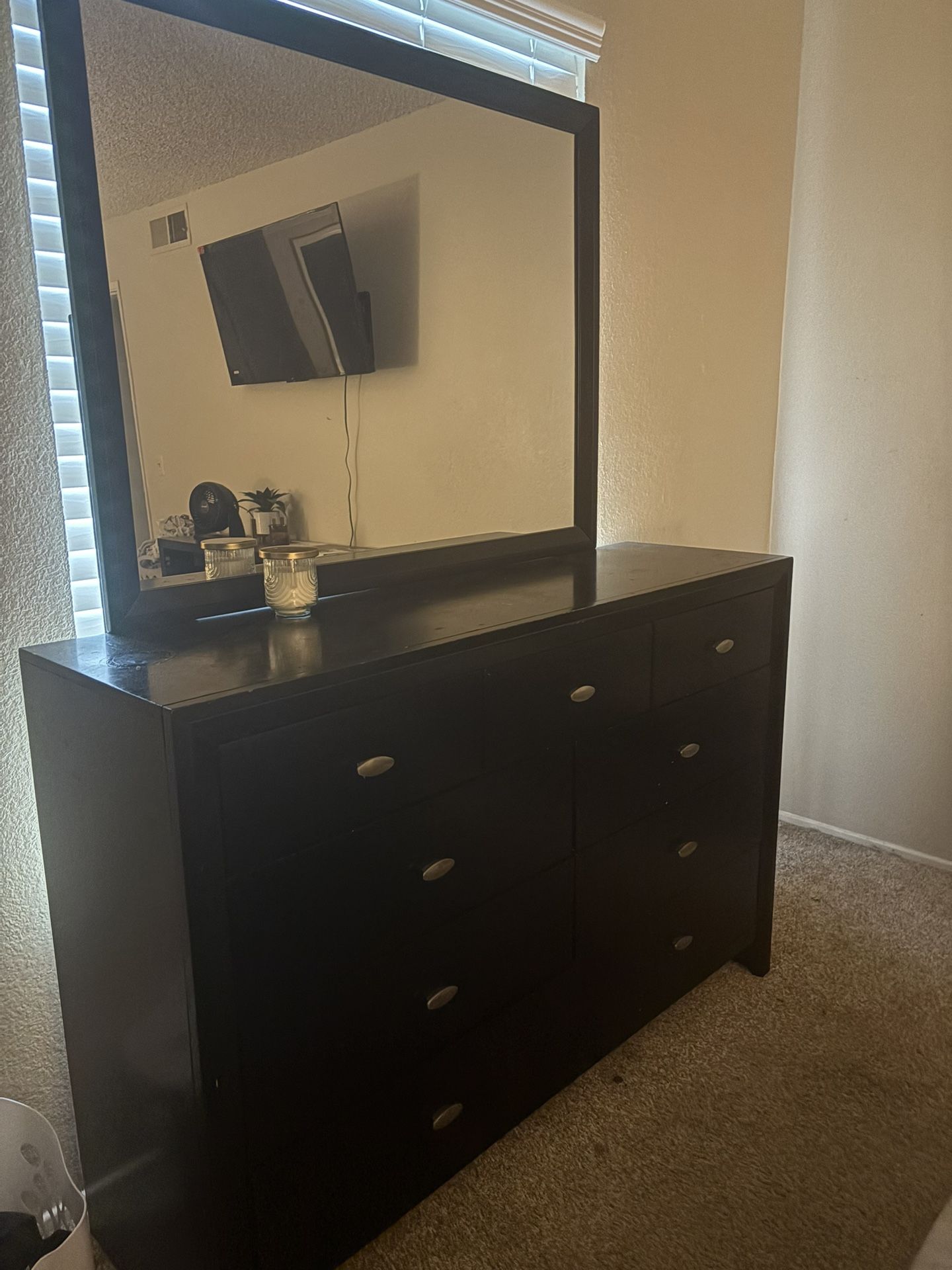Dresser With Mirror 