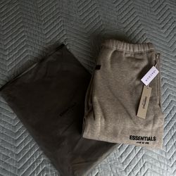 ESSENTIALS SWEATS