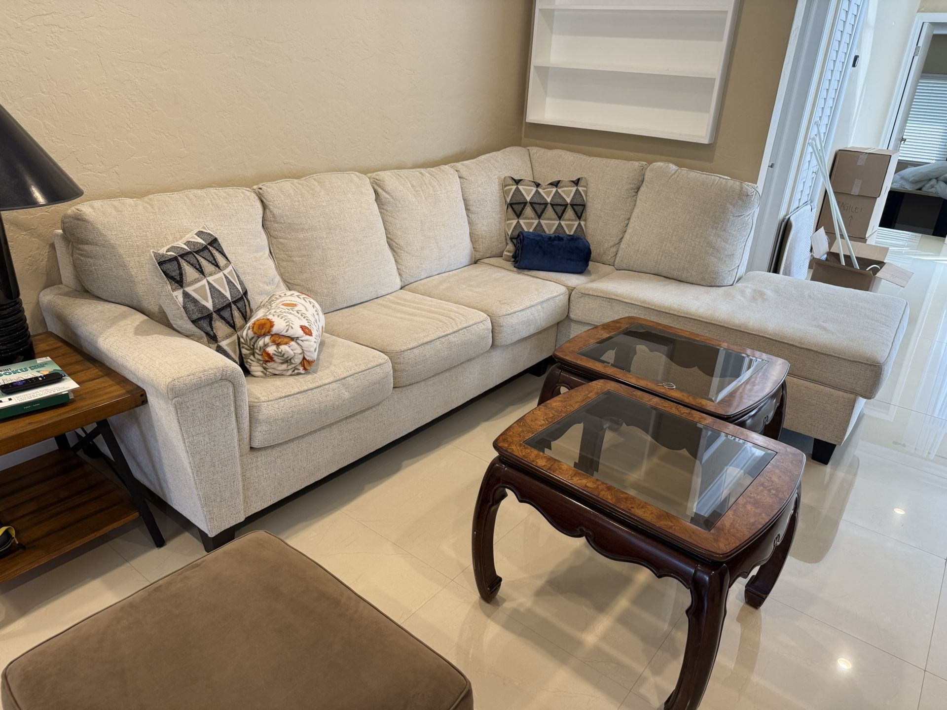 ABINGER FABRIC 2 PIECE SECTIONAL WITH CHAISE IN NATURAL