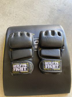 Kickboxing gloves
