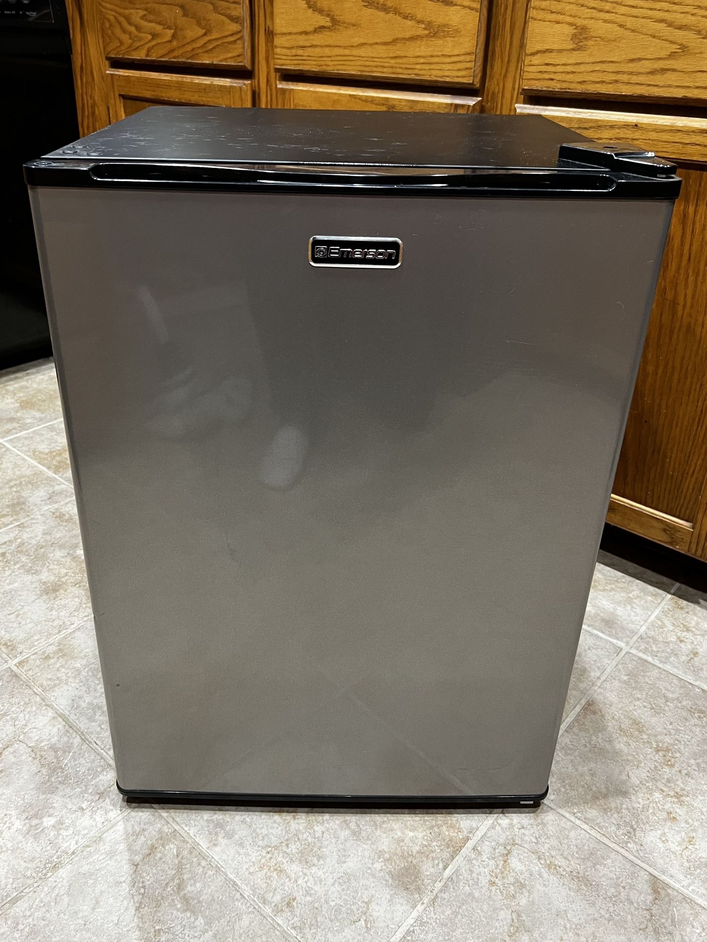 Emerson Compact Refrigerator for Sale in Woodinville, WA OfferUp