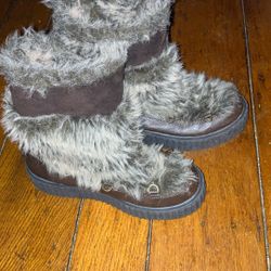 London Fog Brown Fuzzy Boots 
