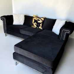 Beautiful Modern Black Sectional Sofa 