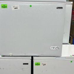 Magic Chef HMCF7W4 7.0 cu. ft. Chest Freezer  O2X