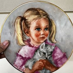 The Brantwood Collection Plate 1978 Jennifer & Jenny Fur by Marian Carlsen 8.5"