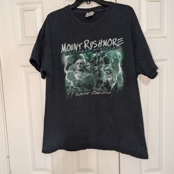 Vintage Mount Rushmore lightning graphic tee