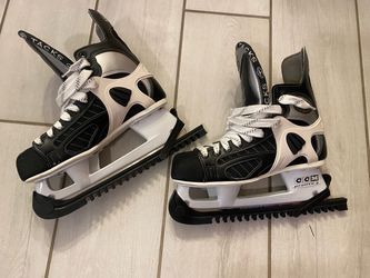 Barely used CCM  prolife 3 652 ice skates  Mens size 9
