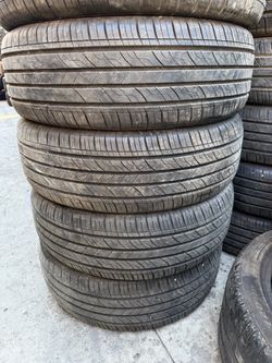 225/60r16 Kuhmo tires en excelentes condiciones de vida las 4