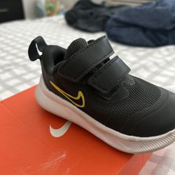 Shoes Nike Size 4 