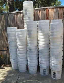 5 gallon plastic buckets