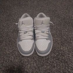 Jordan 1 lows white and grey