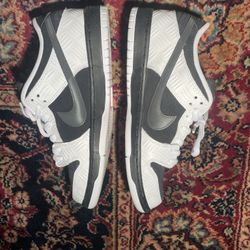 Nike Dunk Low Tightbooth