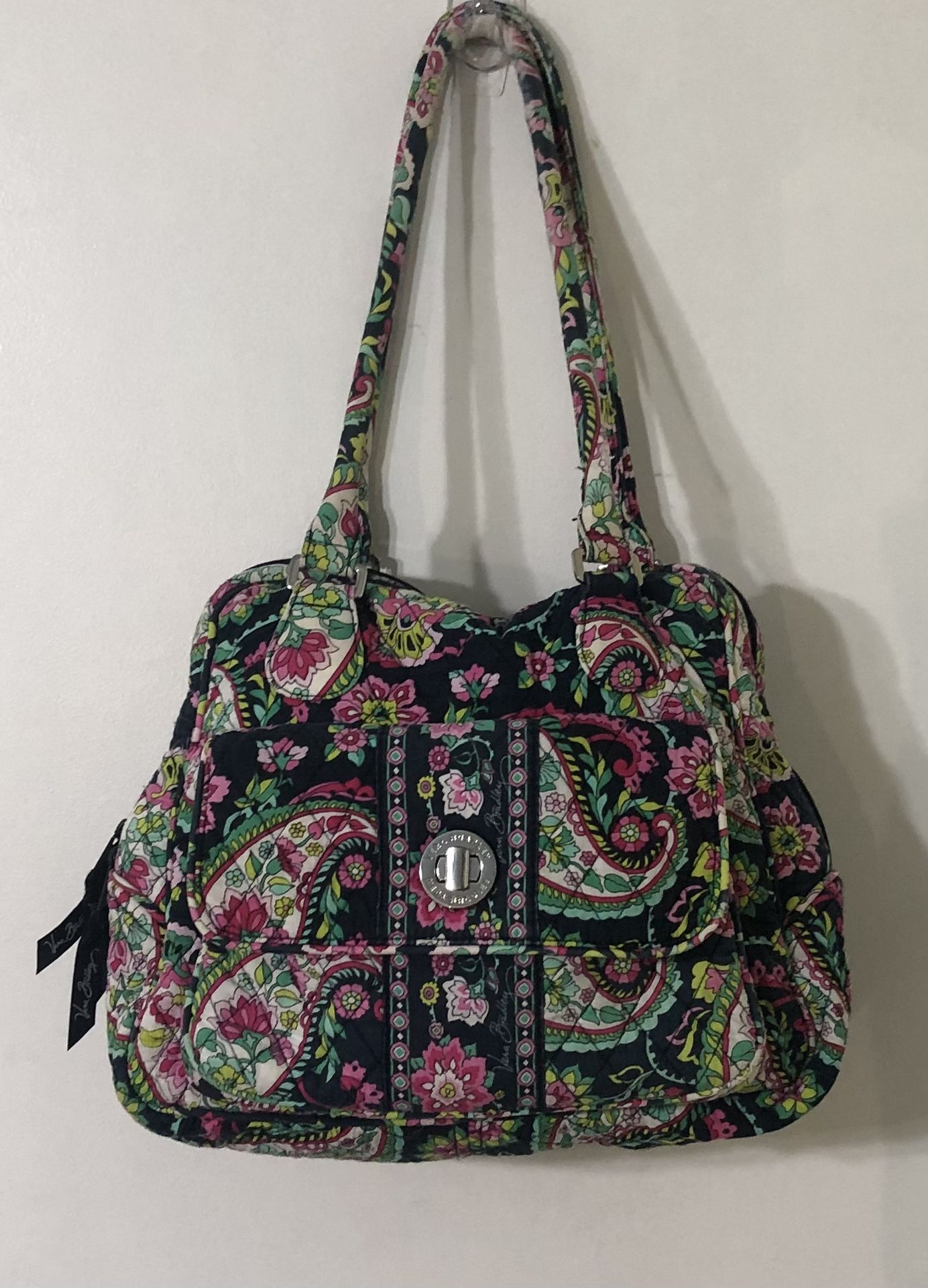 verabradley shoulder bag spacious functional zipper pockets multi color flowers.
