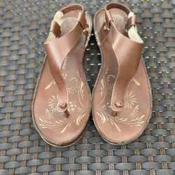 Tommy Bahama Woman’s Brown Leather Thong Sandals. Size 9