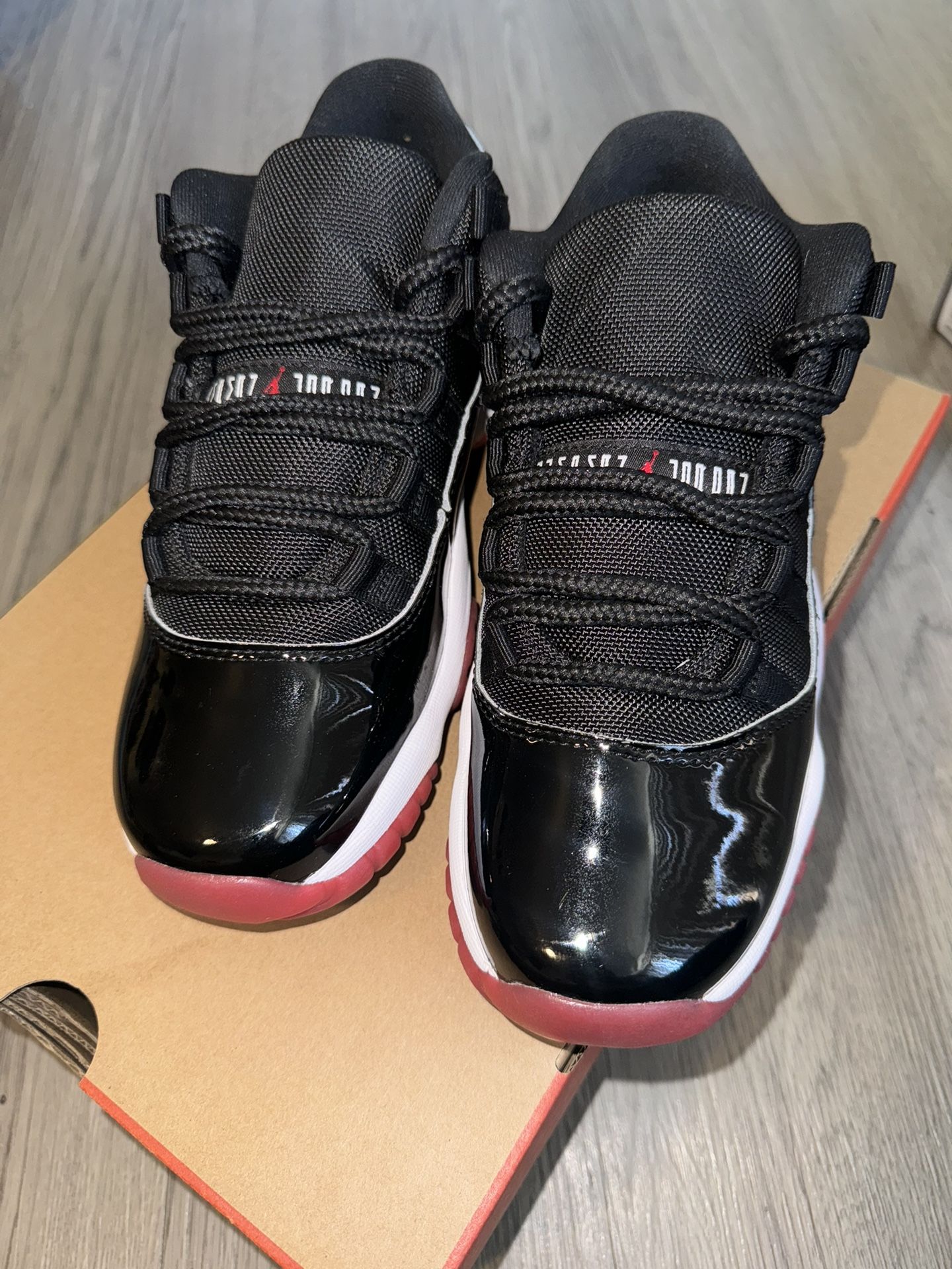 Jordan 11 Low Breads