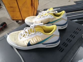 Nikes size 11