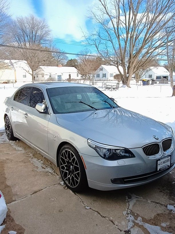 2010 BMW 528 i X drive,Silver
