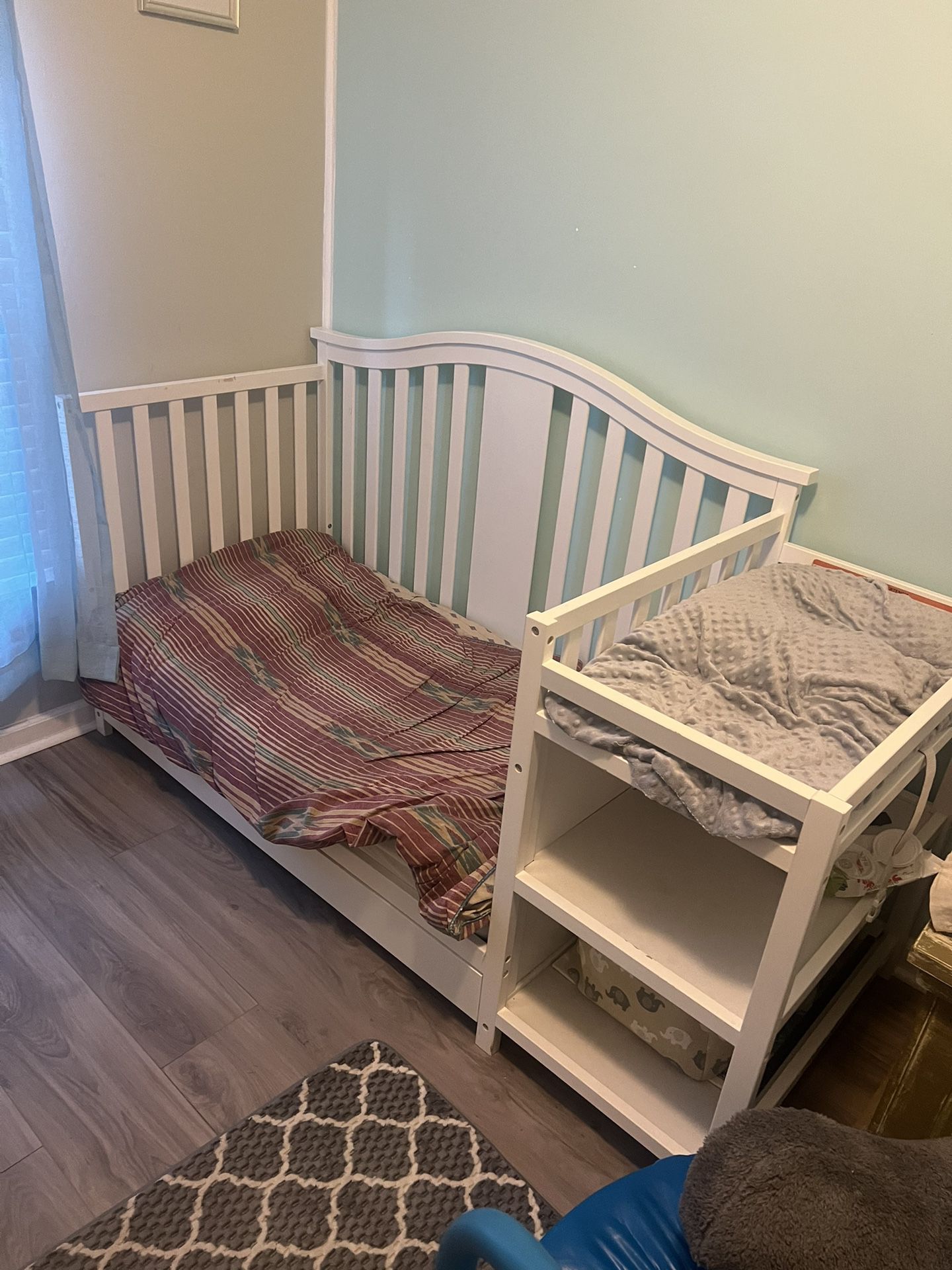 Baby Crib/Toddler Bed Combo With Changing Table