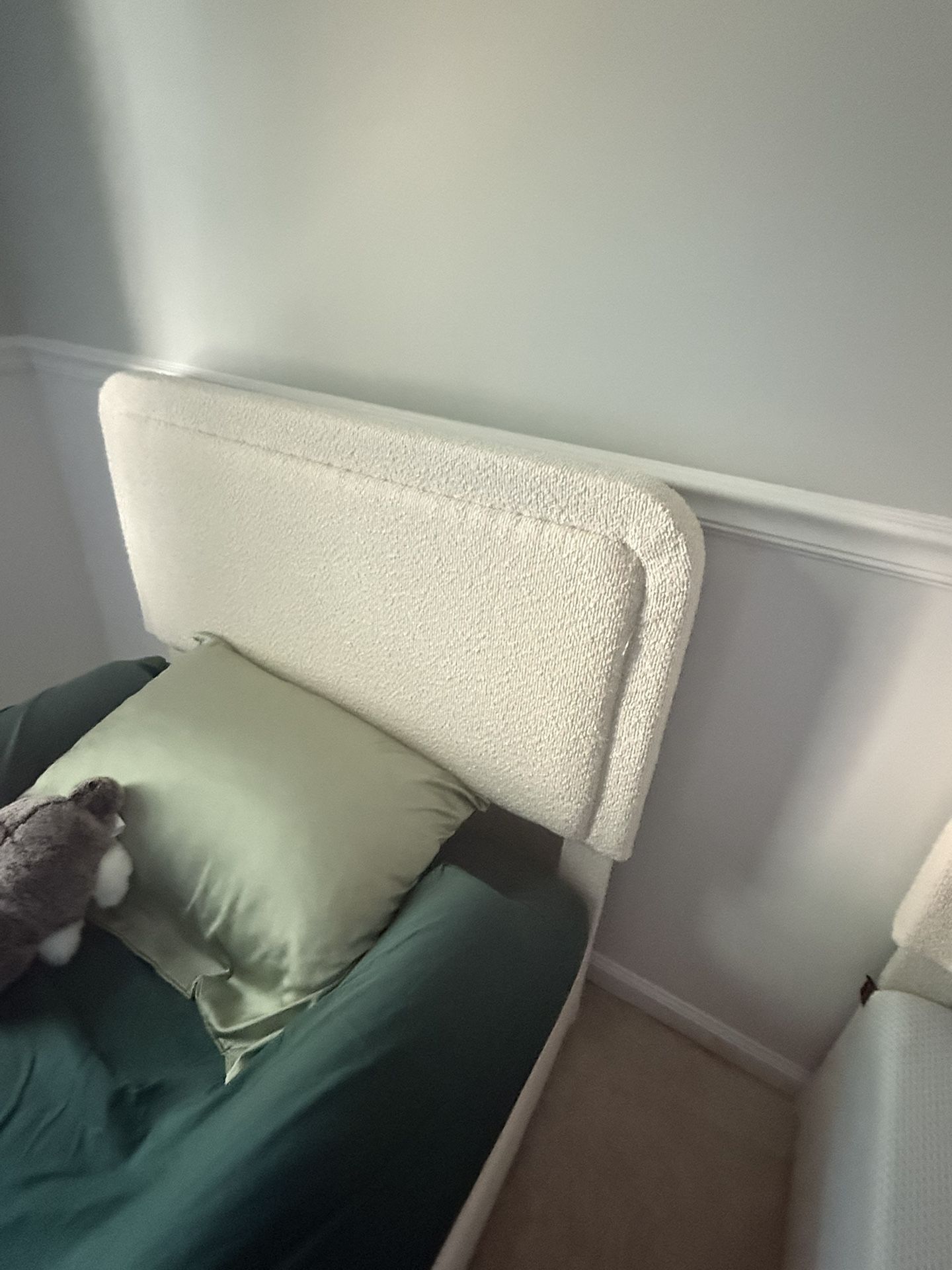 Twin Bed And Frame (2)