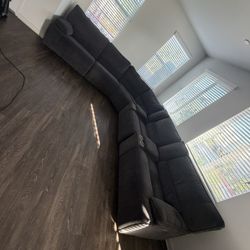 Large grey Sectional (Power Recliners / Consoles)
