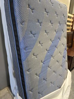 Full Size mattress and boxspring