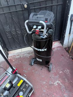 Husky Air Compressor 20 galón like new $199