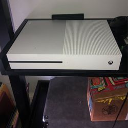 Xbox One S (Comes with 1 terrabite Box)