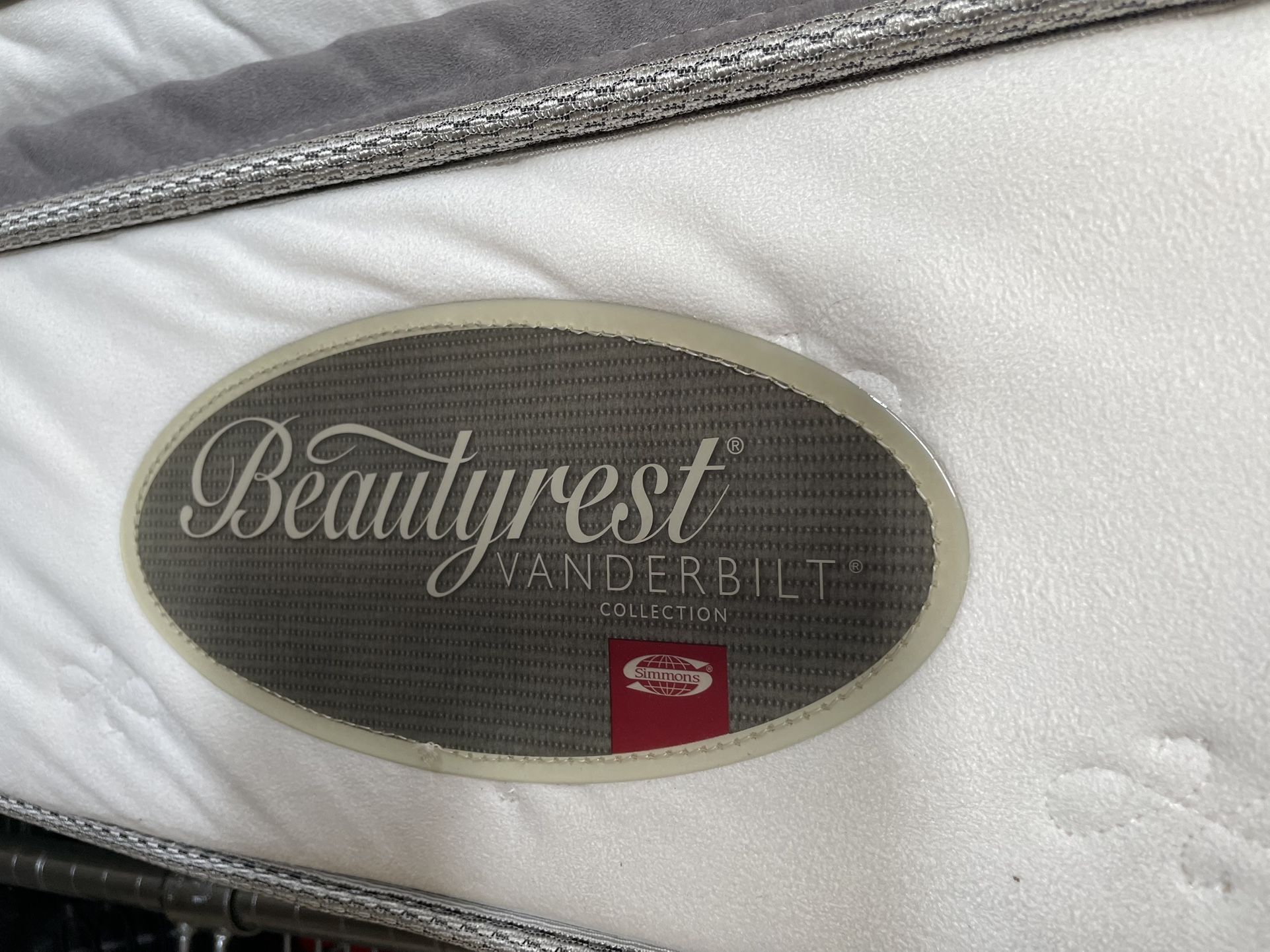King size Simmons Beauty Rest Mattress… Selling Price $50 For Fast Pickup