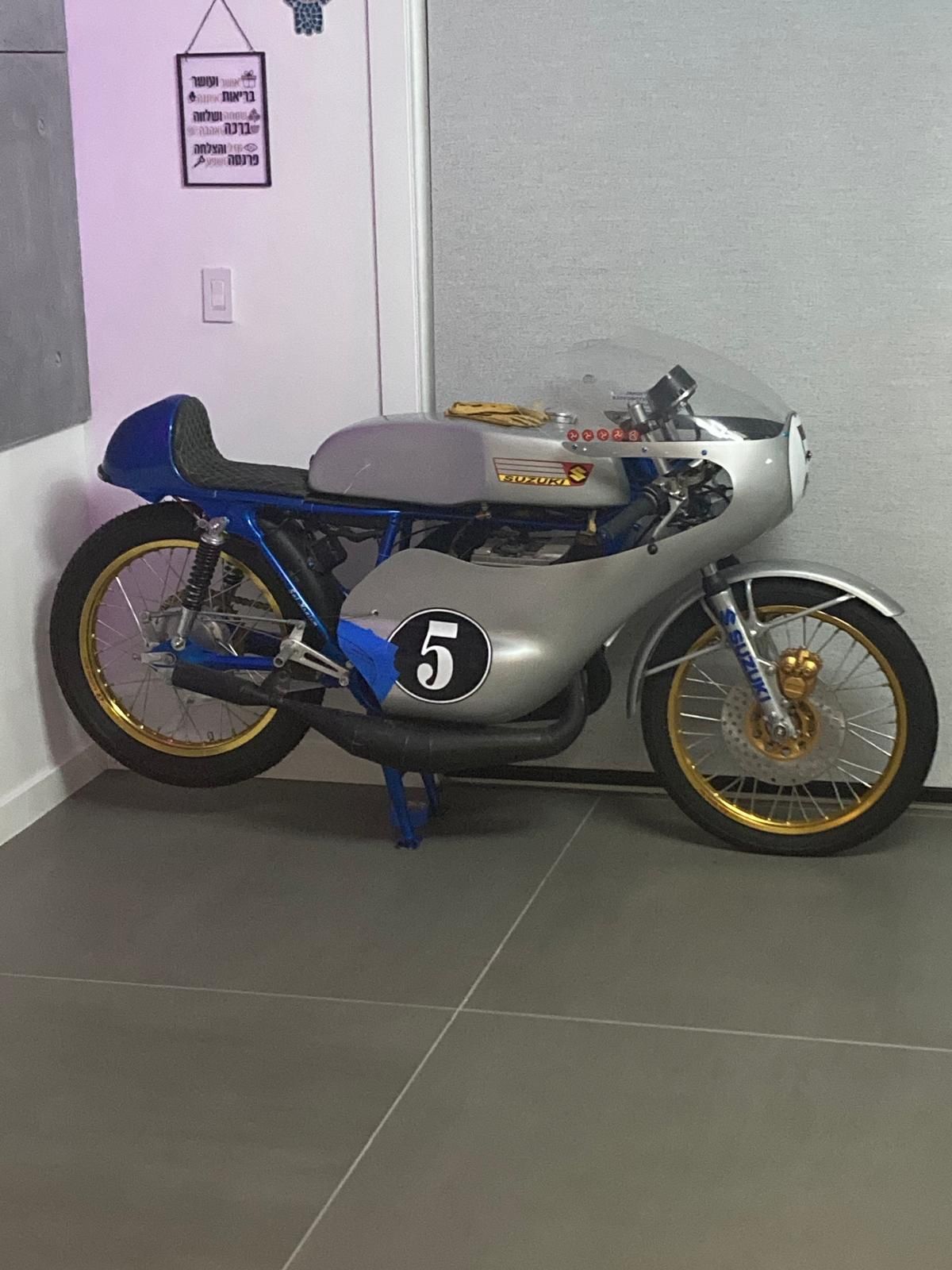 Suzuki GT185 (MOTO GP TRIBUTE)