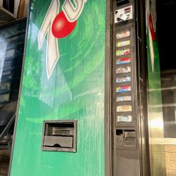 ICE-COLD DEAL – JUST IN TIME FOR SUMMER! Dixie-Narco Drink Vending Machine – FOR SALE