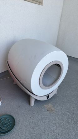 Cat litter box