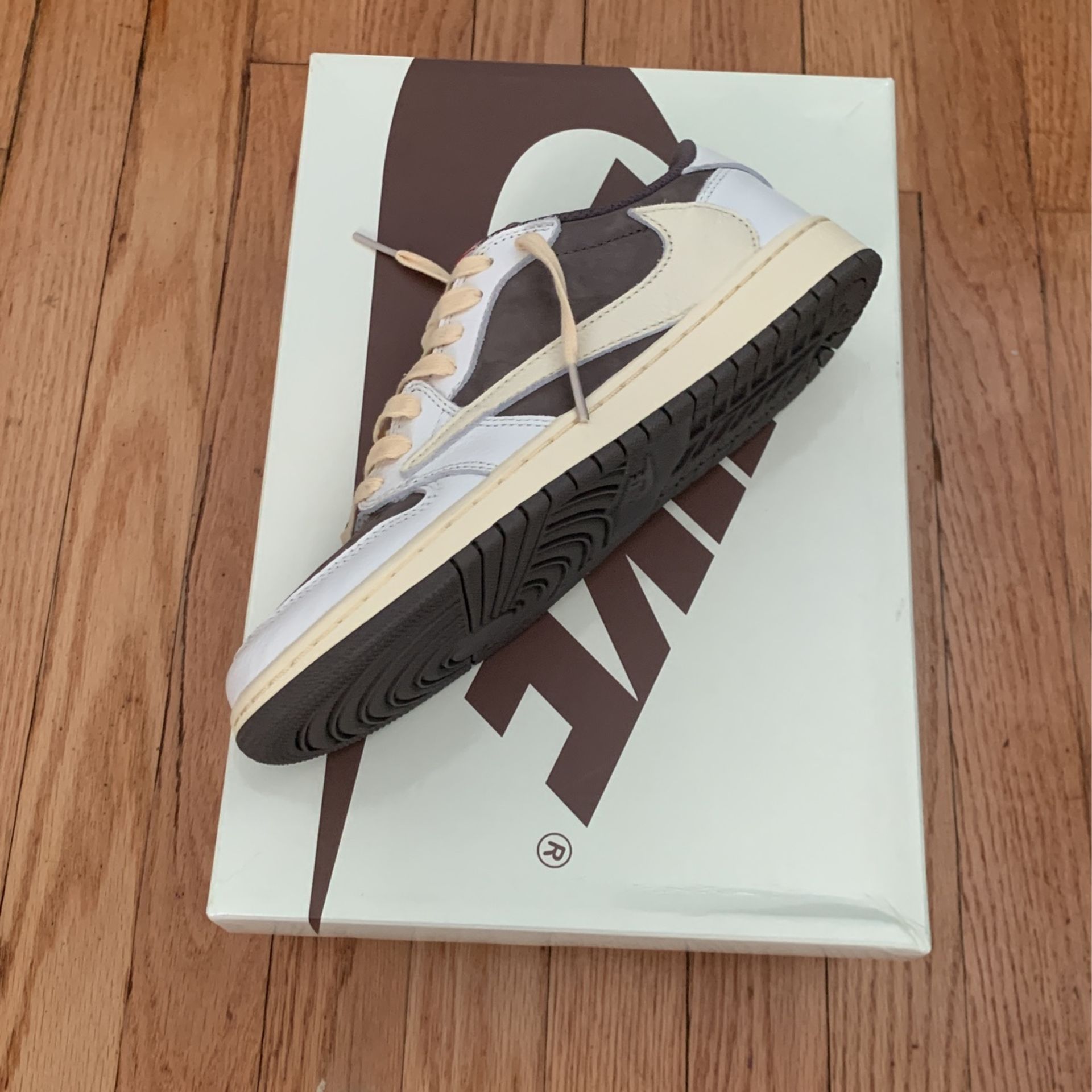 Travis Scott Reverse Mocha Size 8 