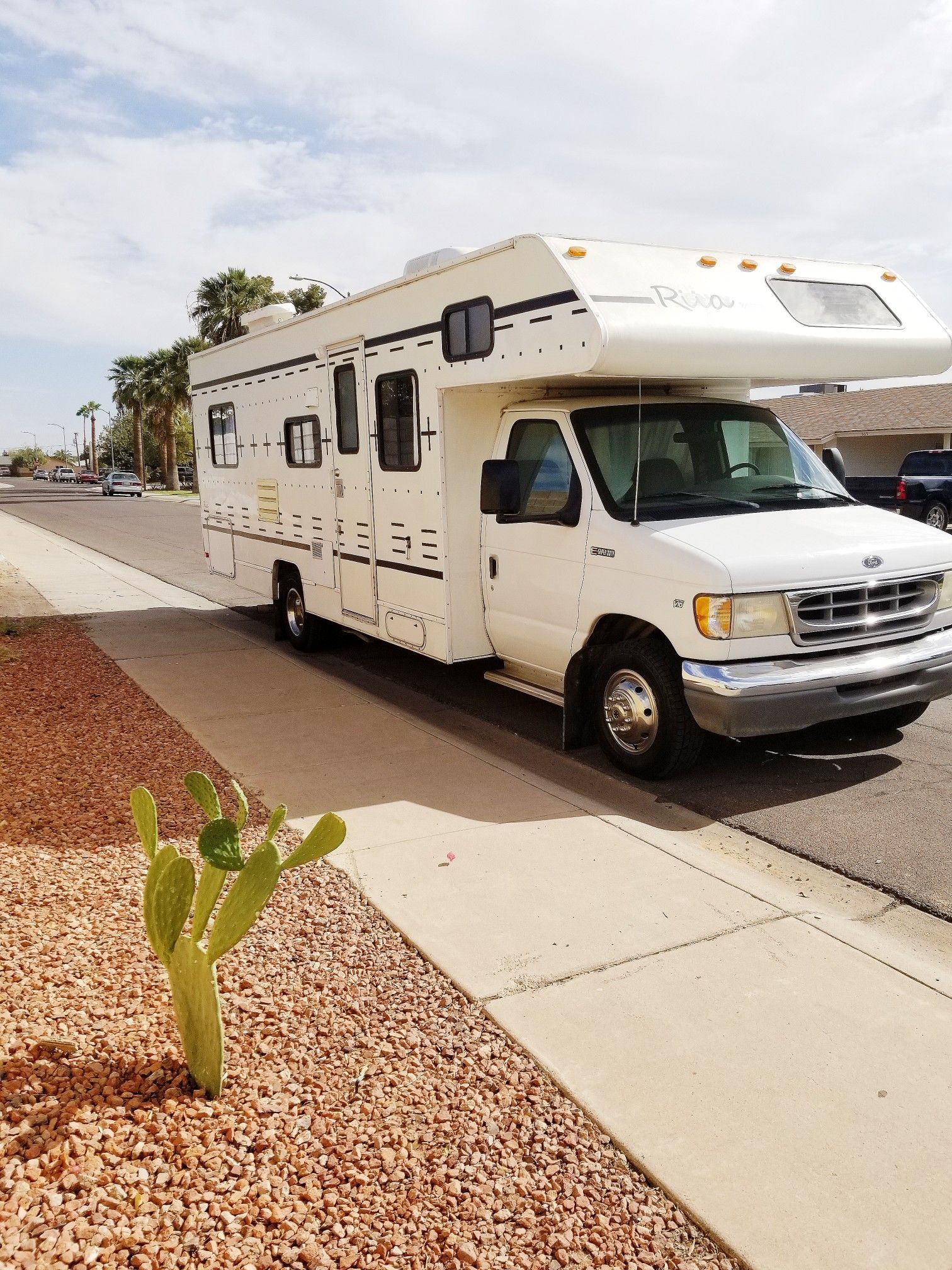 UNDER CONTRACT PENDING SALE Cozy 1998 Ford Class C Motorhome RV, 61k ...