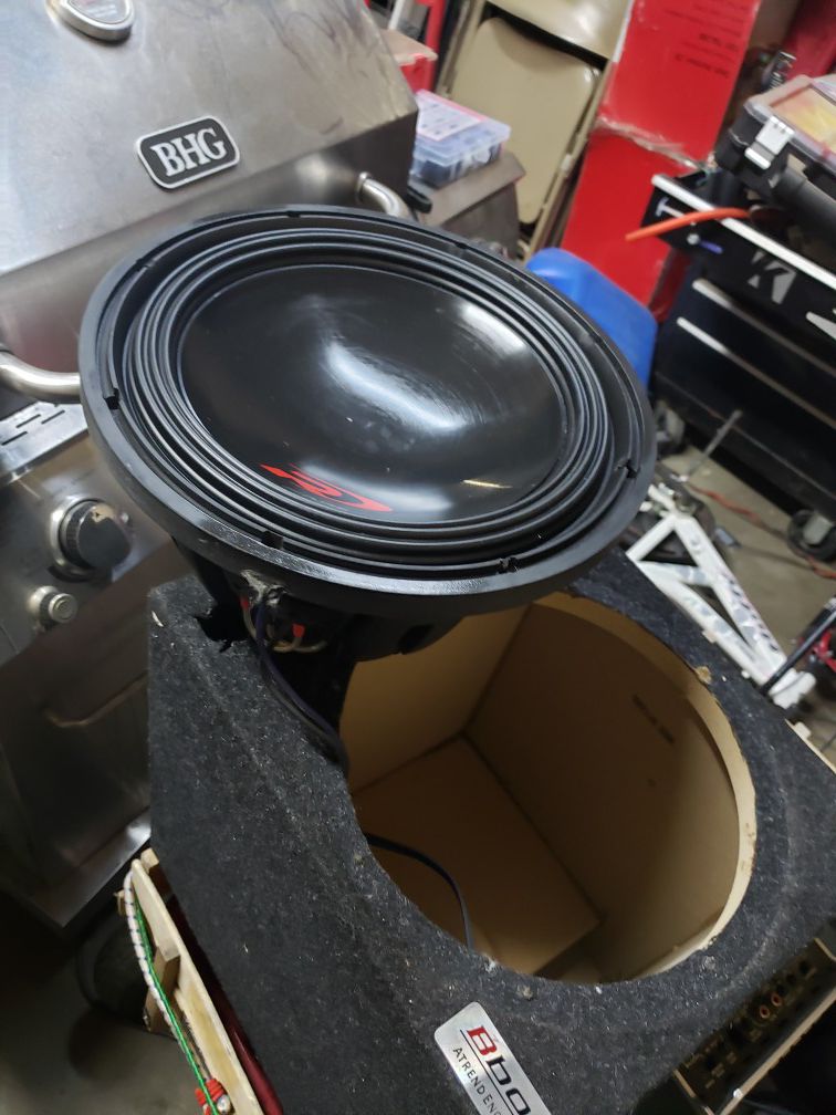 ALPINE TYPE R 12"INCH DUAL 4 OHM WITH PORTED BOX AND 3000WATT 1OHM STABLE BOSS ARMOR AMPLIFIER
