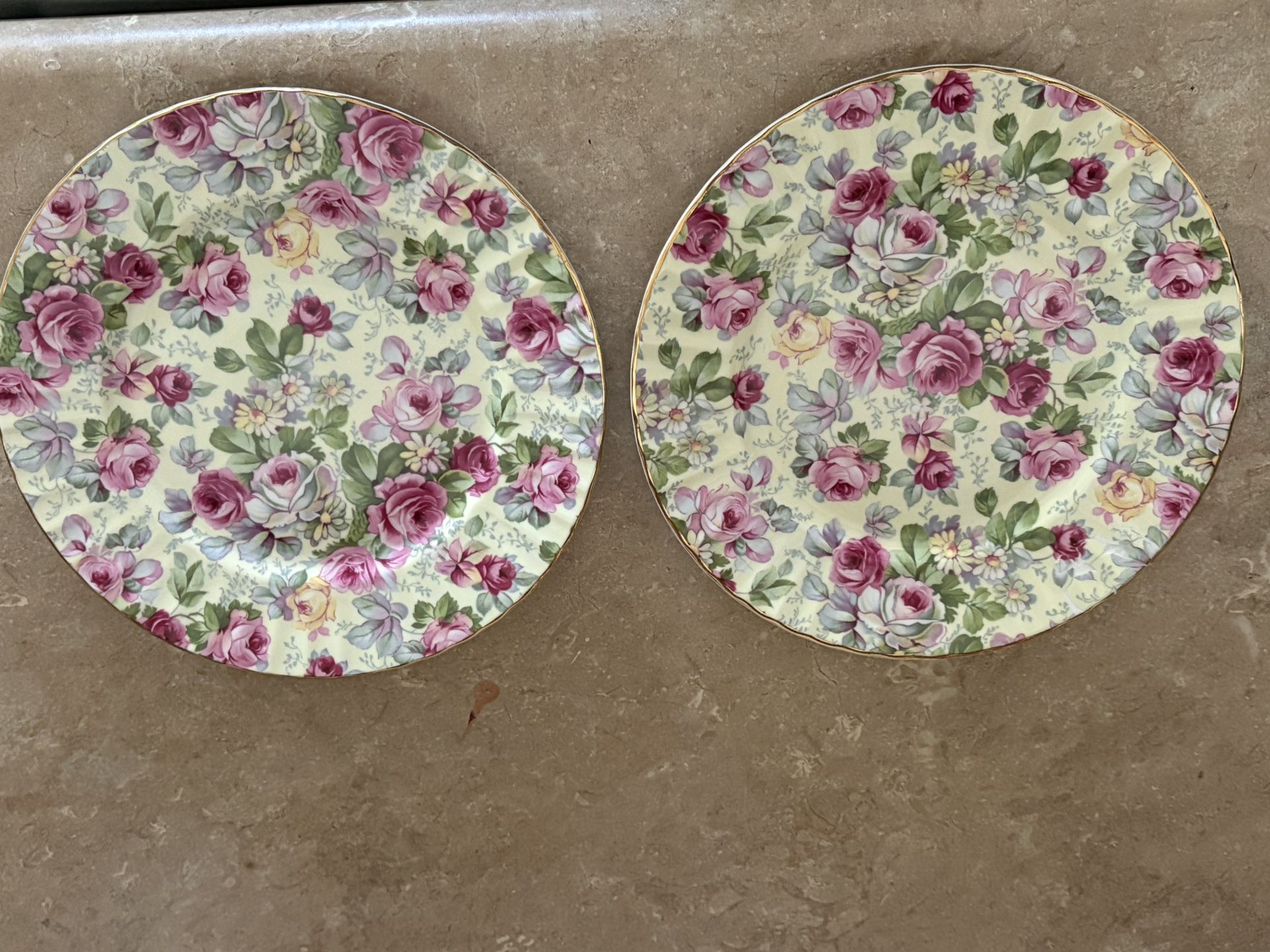 Made In England 2 ALLYN NELSON COLLECTION FINE BONE CHINA DESSERT PLATES ENGLISH COTTAGE SCENE 8.5” Diameter