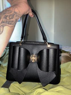 Cute medium sized black bag with bow