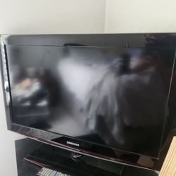 32 Inch Samsung TV 